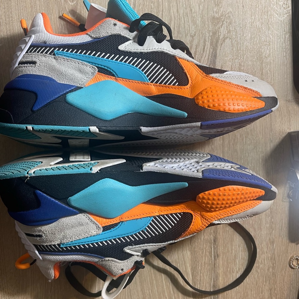 Boys size 7 puma sneaker